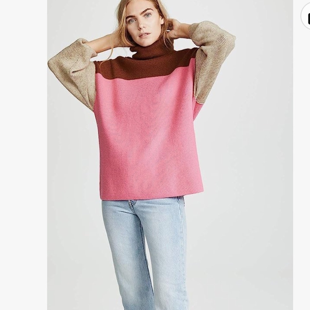 Free people medium soft structured turtleneck color lock sweater.